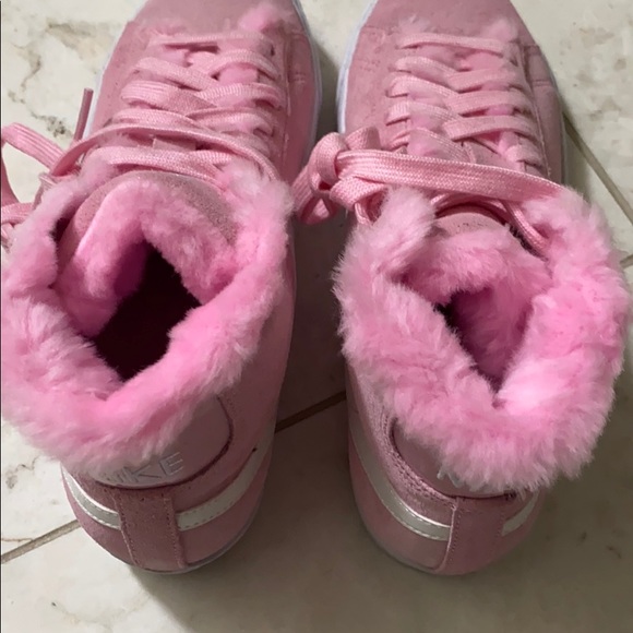 Nike pink sneakers never worn with pink fur inside - Picture 4 of 6
